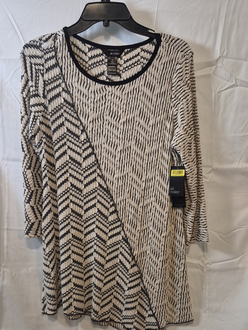 ali miles Women's Geometric Tunic Black & White Size Medium NWT
